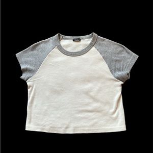 Brandy Melville: Cropped Tee